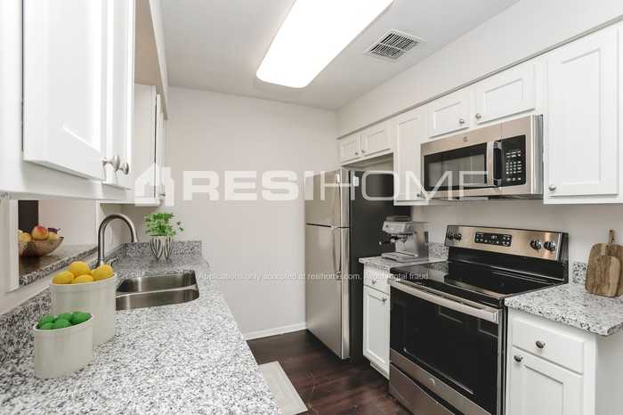 1407 Sunridge Rd - Photo 2 of 18