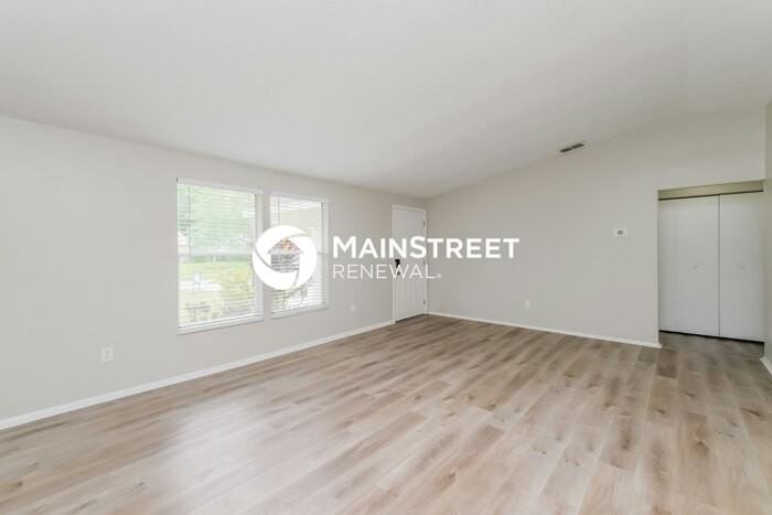 706 Jacaranda Dr - Photo 2 of 16