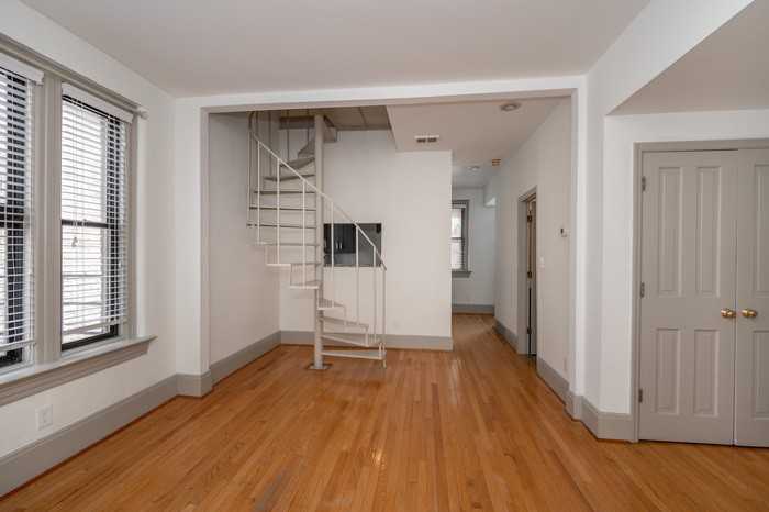 211 W 9th St #5 - Photo 2 of 29