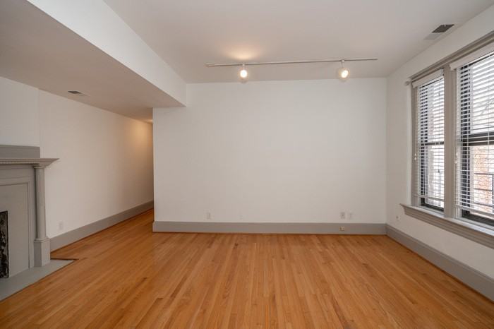 211 W 9th St #5 - Photo 5 of 29