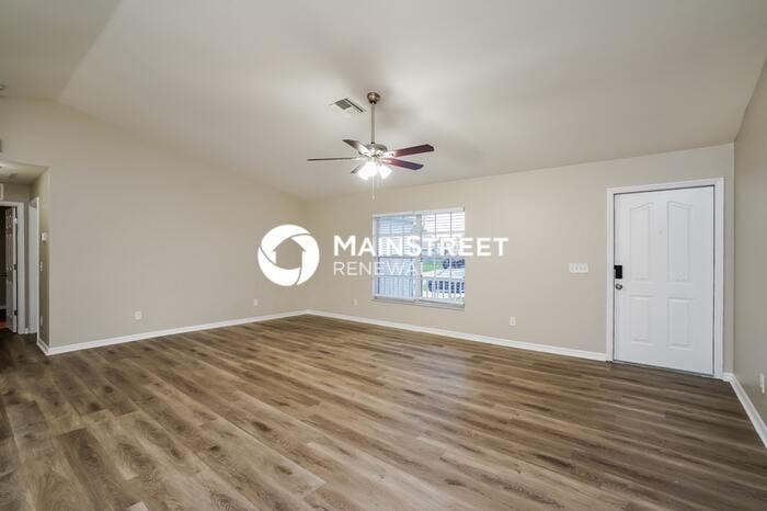 1406 Nw 8th Pl - Photo 5 of 19