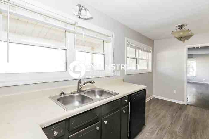 7956 Coventry Ct - Photo 7 of 16