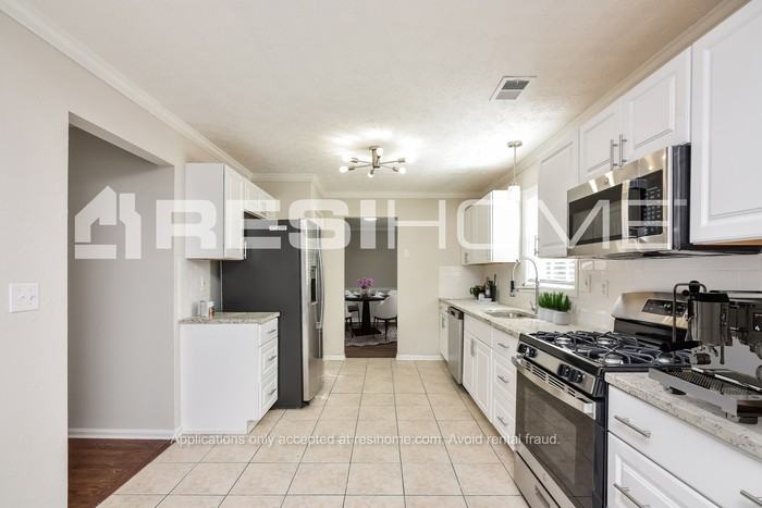 2260 Harmony Lakes Cir - Photo 2 of 23