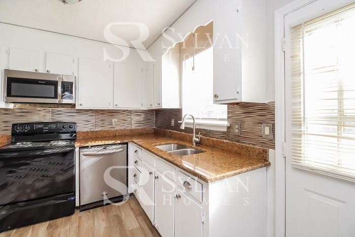 239 S English St - Photo 5 of 16