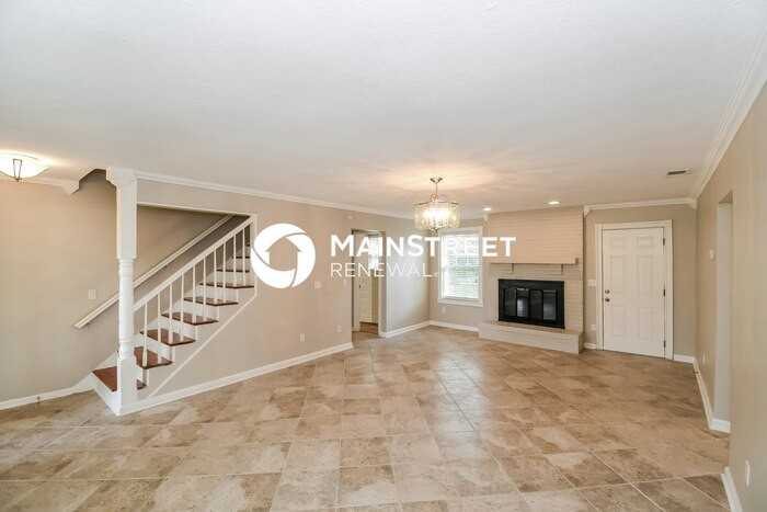 10585 Castlebrook Dr - Photo 4 of 17