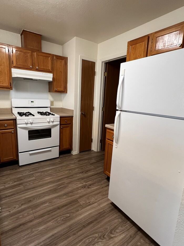 1148 Dakota Dr - Photo 4 of 8