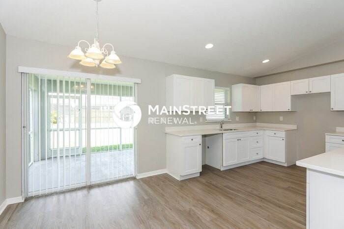 1713 Sw 32nd St - Photo 5 of 16