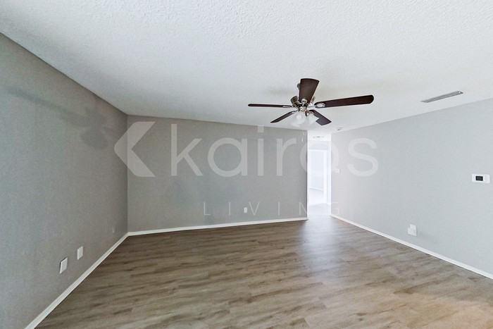 12211 Knight Dr - Photo 2 of 23