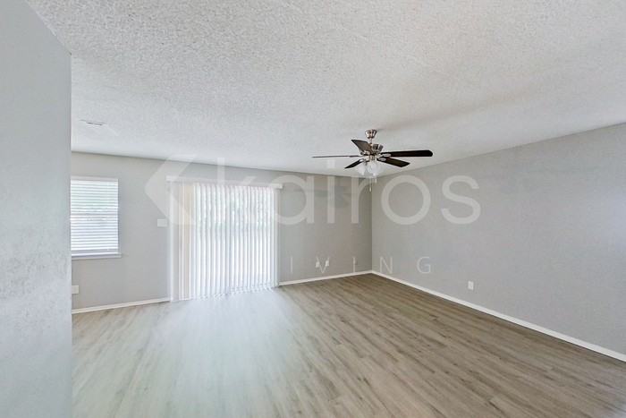 12211 Knight Dr - Photo 4 of 23