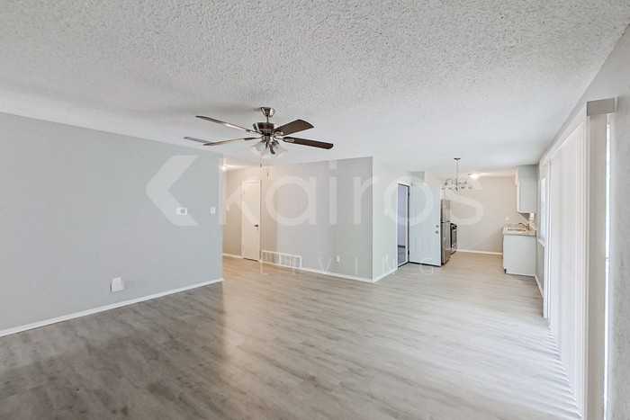 12211 Knight Dr - Photo 5 of 23