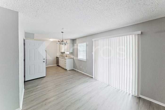 12211 Knight Dr - Photo 6 of 23