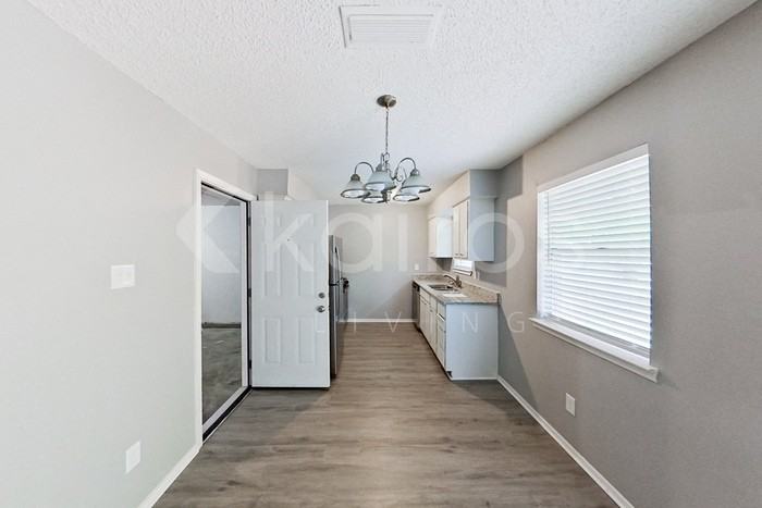 12211 Knight Dr - Photo 7 of 23