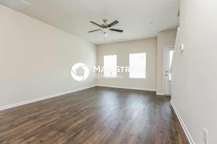 1075 Arlene Dr - Photo 4 of 17