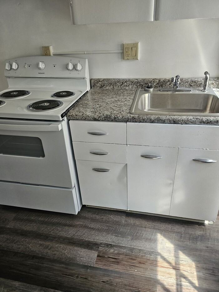 10205 Madison Ave #8 - Photo 4 of 4