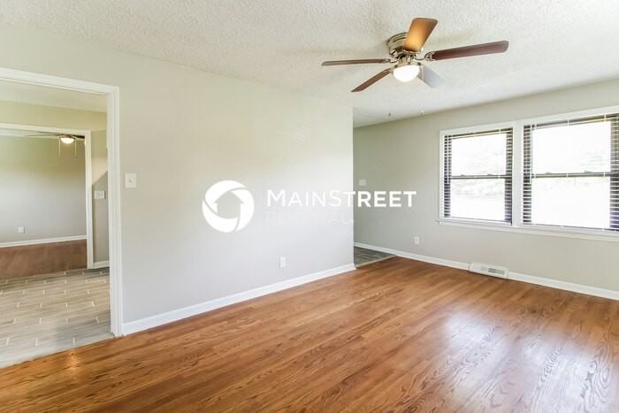 1405 Wayside Dr - Photo 2 of 16