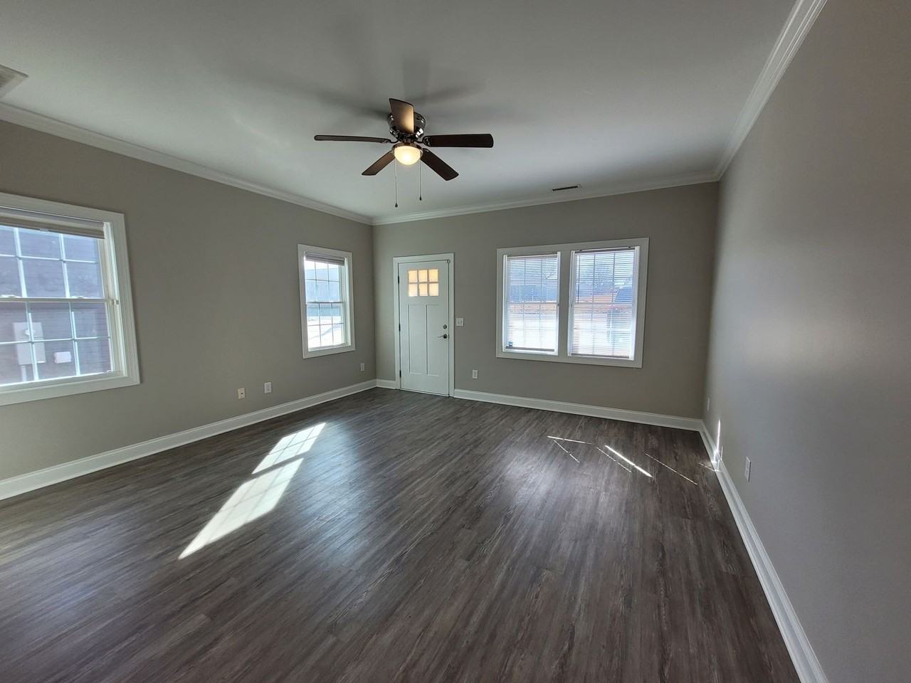 1086 20th St Ne - Photo 2 of 11