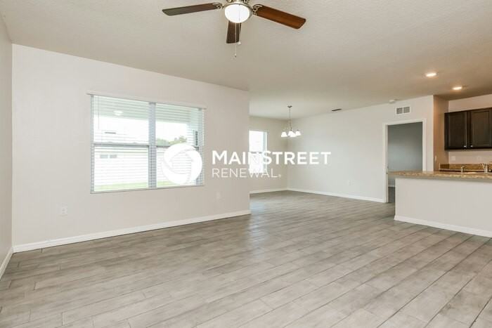 703 Kindred Ln - Photo 3 of 16