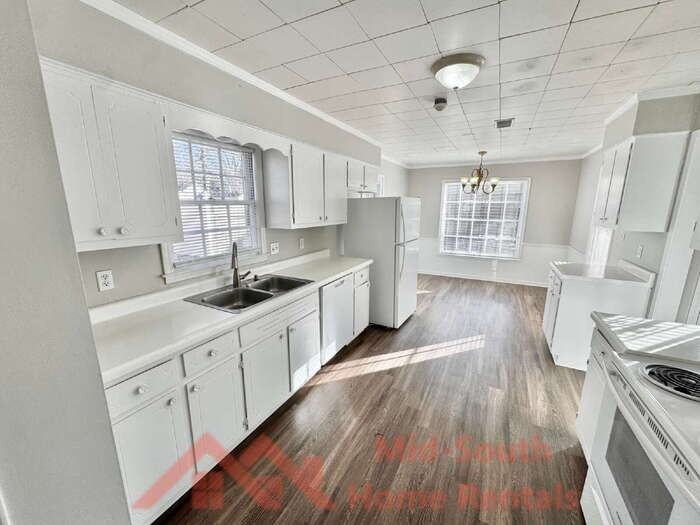 6843 Amersham Dr - Photo 6 of 32