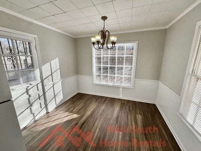 6843 Amersham Dr - Photo 7 of 32