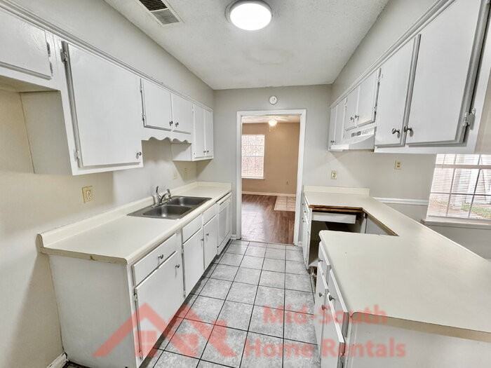 7312 Country Side Rd - Photo 6 of 31