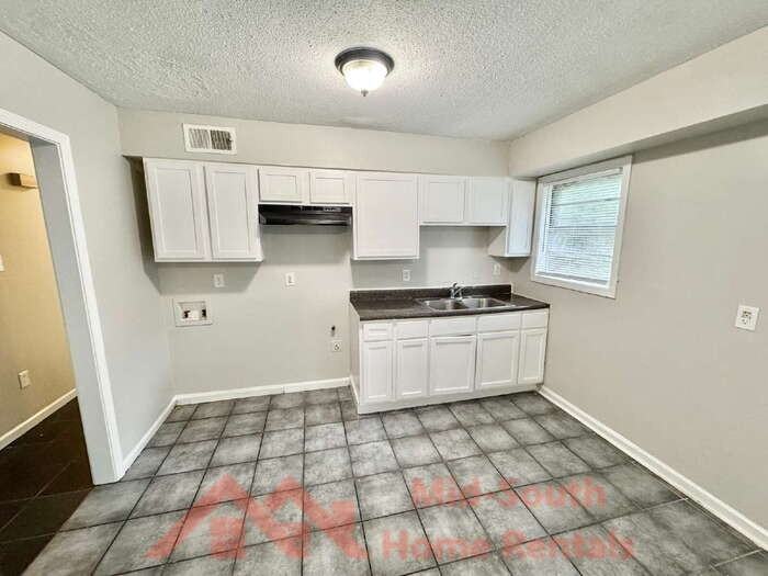 3353 Elk Point Dr - Photo 4 of 18