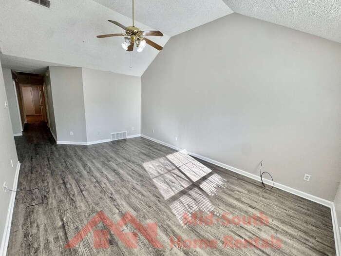 5528 Ginners Dr - Photo 4 of 21