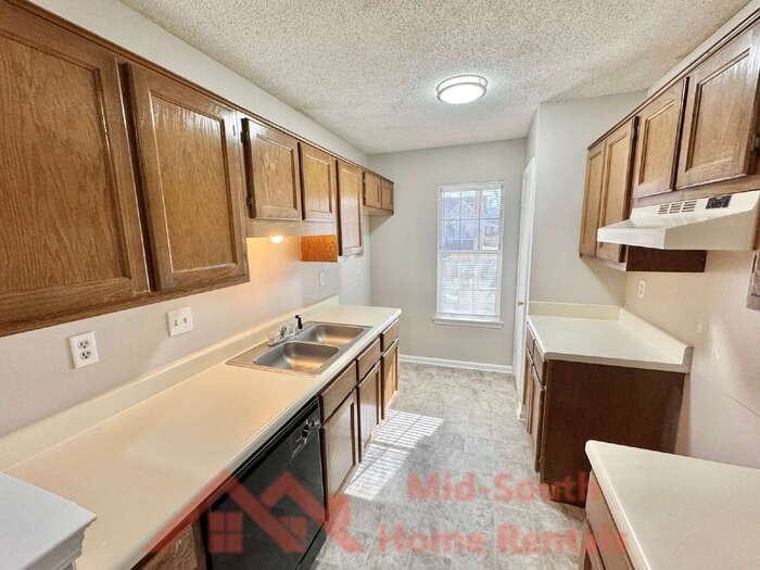 5528 Ginners Dr - Photo 6 of 21