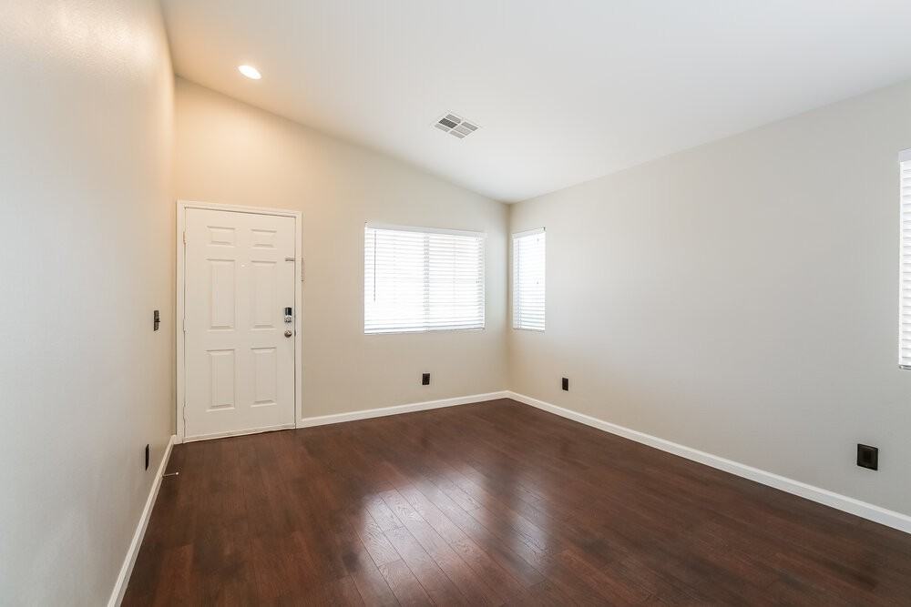 9008 Crooked Shell Ave - Photo 4 of 16