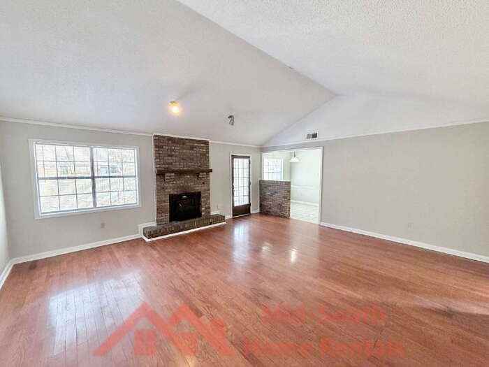 7288 Hollorn Ln - Photo 4 of 31