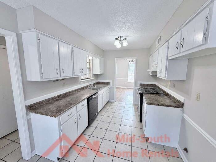 7288 Hollorn Ln - Photo 6 of 31