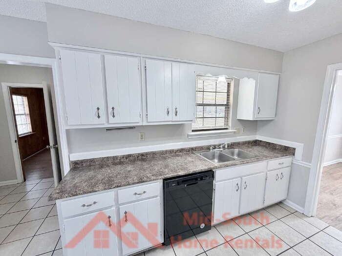 7288 Hollorn Ln - Photo 7 of 31