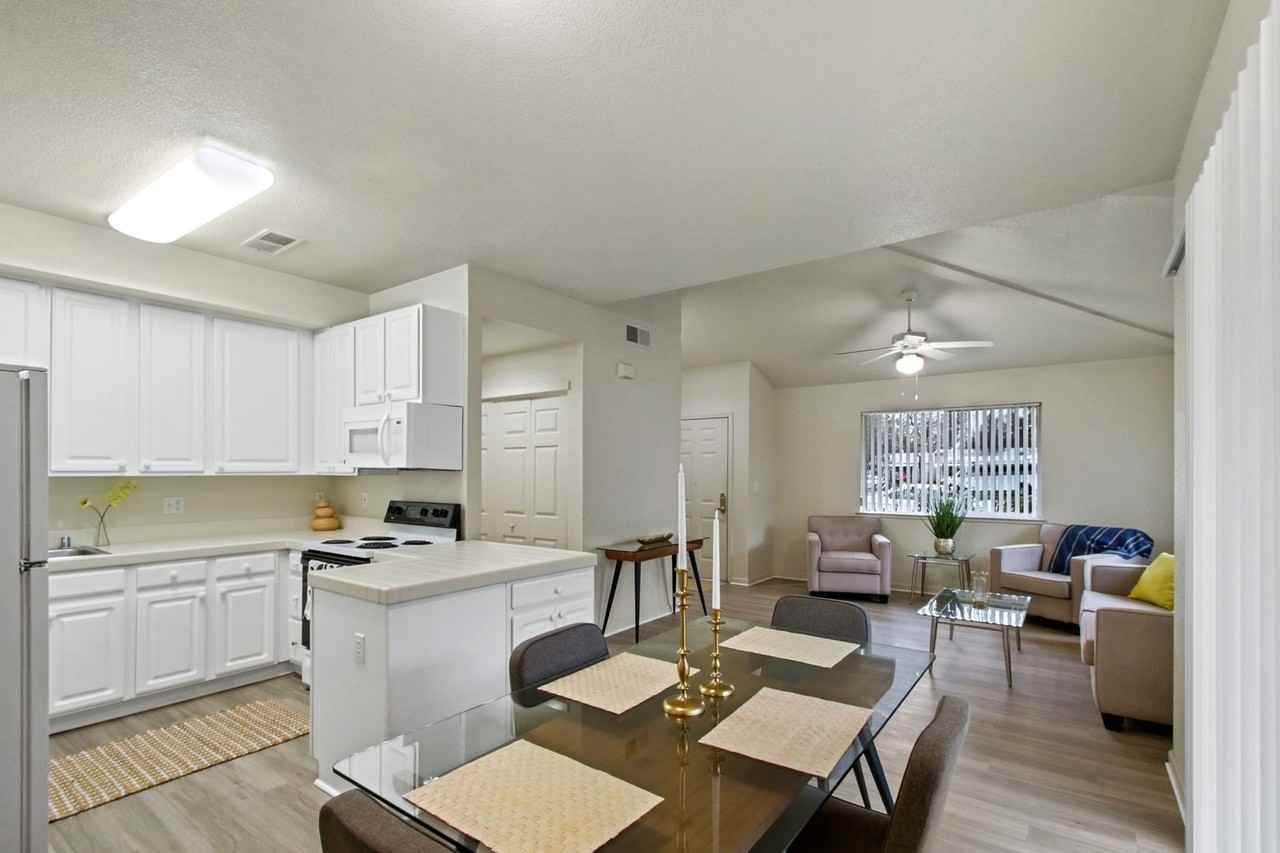 Saratoga West Apartments - Photo 6 of 27