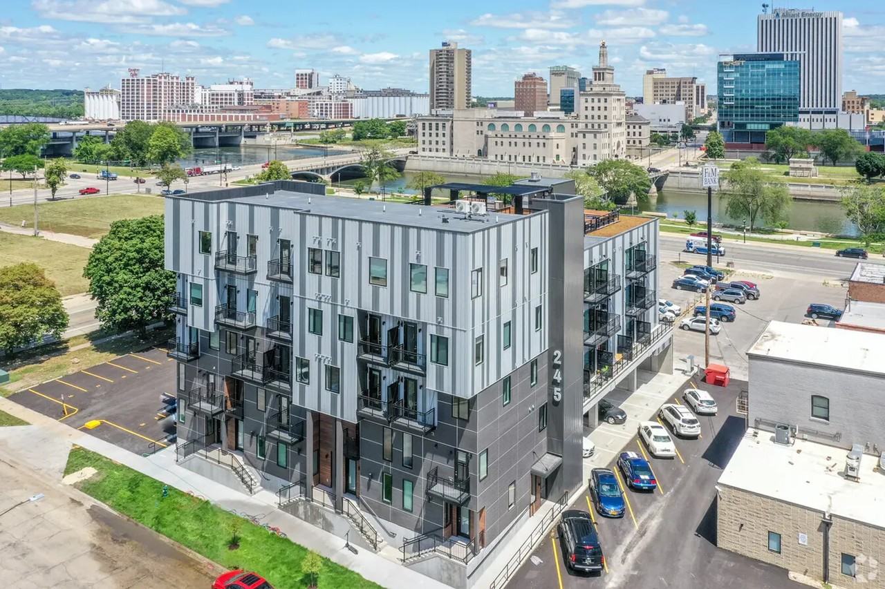 245 Kingston Cedar Rapids - Photo 6 of 10