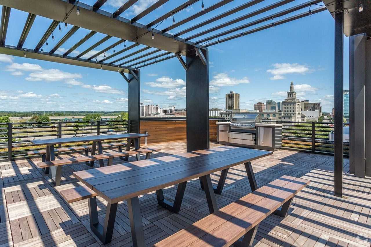 245 Kingston Cedar Rapids - Photo 7 of 10