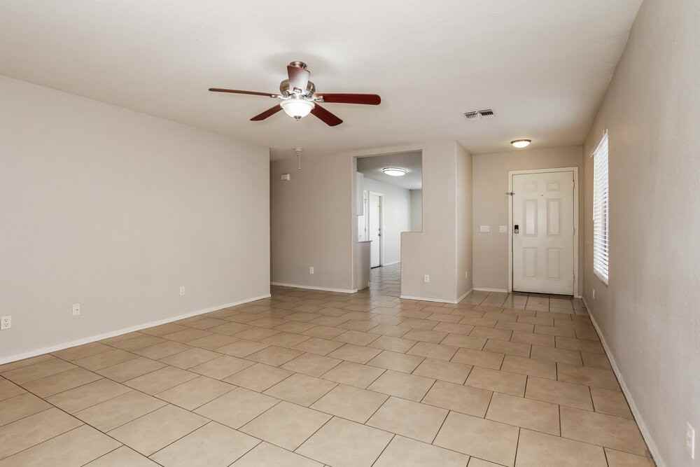 2513 N 114th Ave - Photo 4 of 16