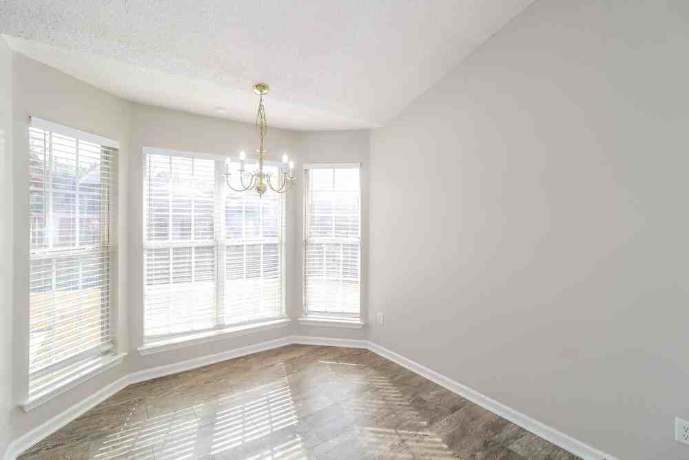 6179 Sandbourne E - Photo 7 of 17