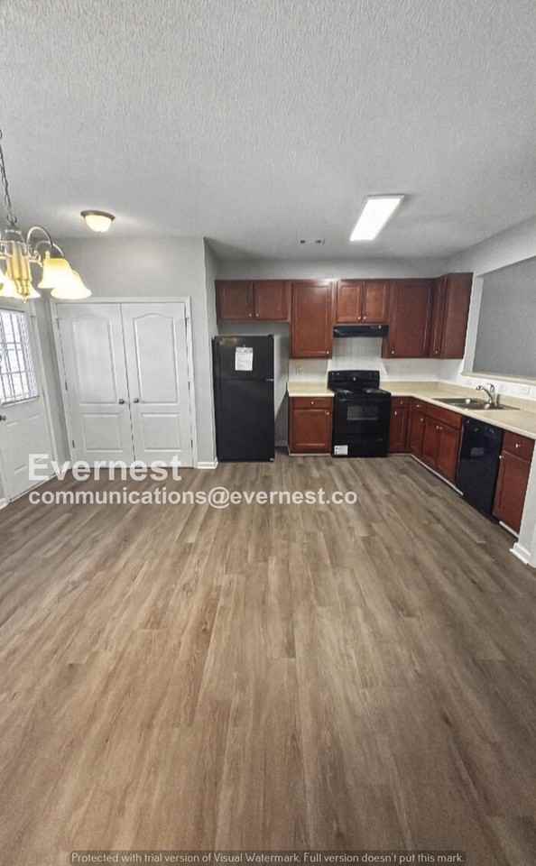 8615 Thomas Ln - Photo 3 of 19