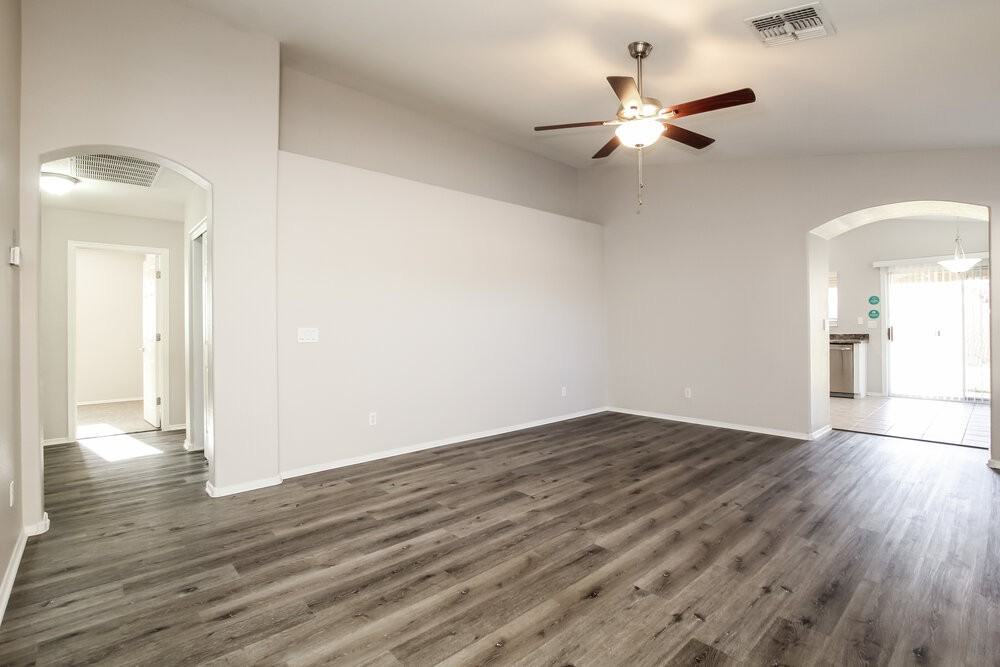 15434 W Gelding Dr - Photo 5 of 16