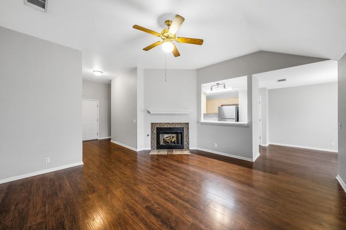 108 Tanglewood Ln - Photo 2 of 15