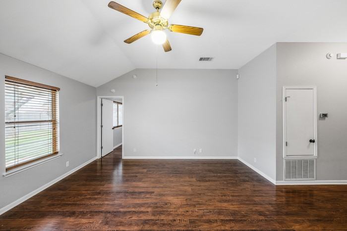 108 Tanglewood Ln - Photo 3 of 15