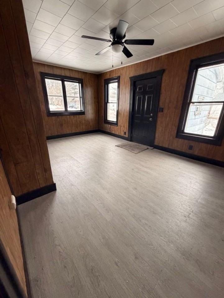 1002 Lindoo Ave E - Photo 2 of 19