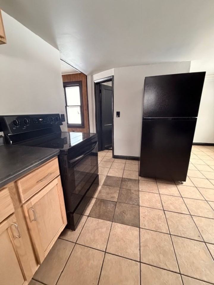 1002 Lindoo Ave E - Photo 5 of 19