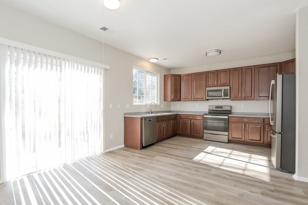 7441 S Mobile St - Photo 7 of 17