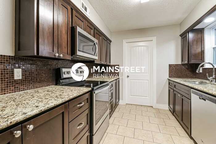 909 Rolling Meadows Blvd - Photo 4 of 17