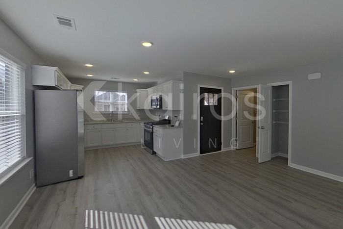 342 Angela St - Photo 6 of 20