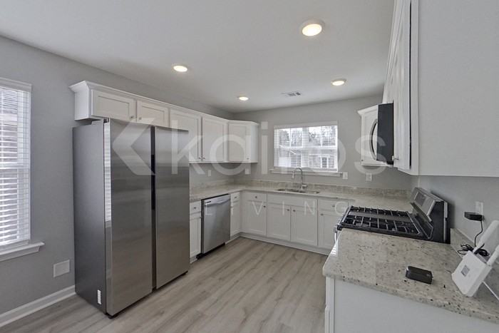 342 Angela St - Photo 7 of 20