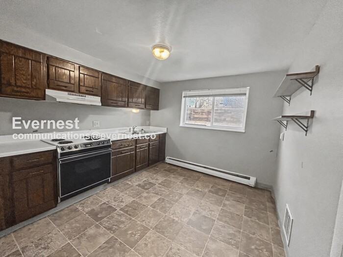 1075 Magnolia St #1 - Photo 3 of 13