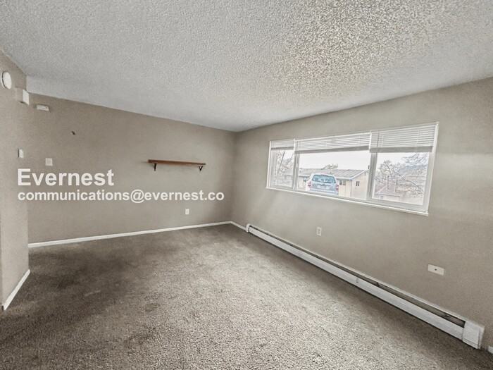 1075 Magnolia St #1 - Photo 4 of 13