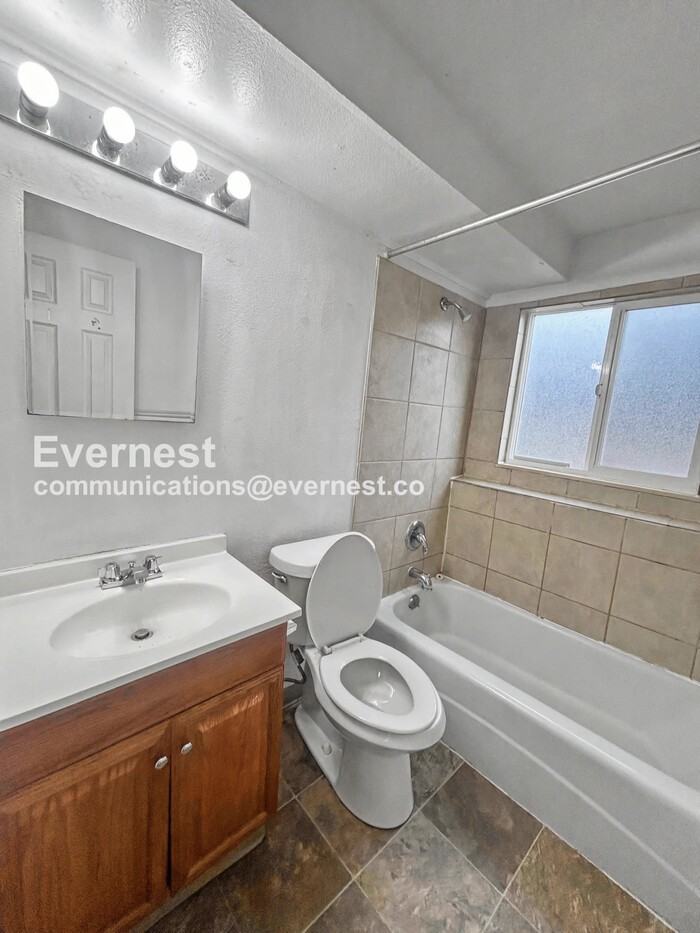 1075 Magnolia St #1 - Photo 5 of 13