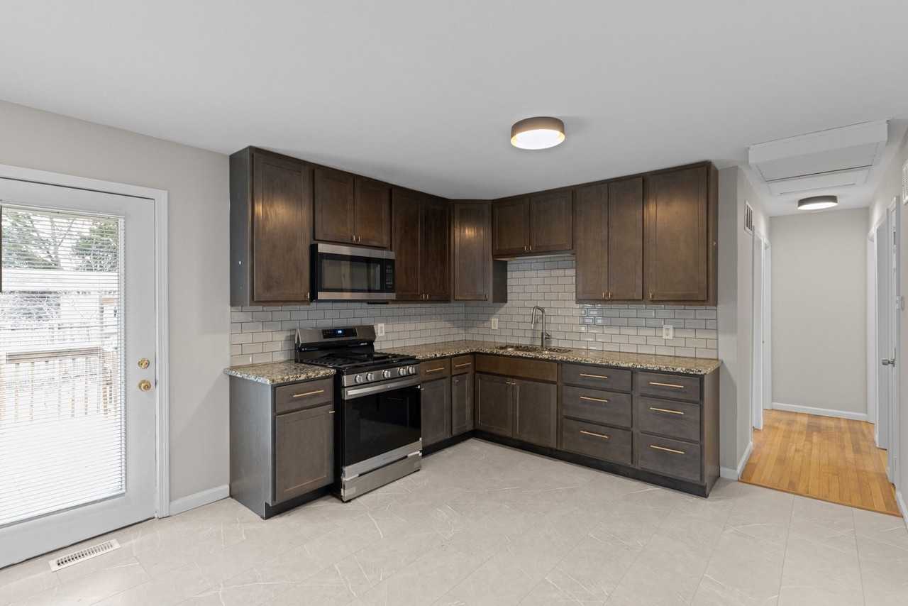 1275 Mullanphy Rd - Photo 2 of 20